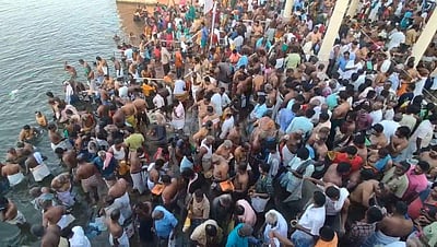 திருவையாறு காவிரி கரையில் ஆயிரக்கணக்கானோர் தர்ப்பணம்
