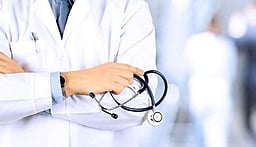 தீக்காயமடைந்த பச்சிளங்குழந்தை: உயா் சிகிச்சை மூலம் காப்பாற்றிய மருத்துவா்கள்