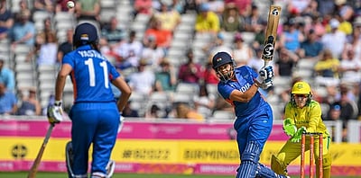 அதிரடியாக விளையாடிய ஹர்மன்ப்ரீத், ஷெஃபாலி: தடுமாறும் ஆஸி. மகளிர் அணி