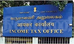 தொழிலதிபா் வீட்டில் வருமான வரித்துறையினா் சோதனை