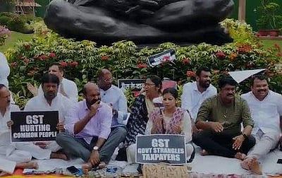 இடைநீக்கம் செய்யப்பட்ட எம்.பி.க்கள் 3-வது நாளாக போராட்டம்!