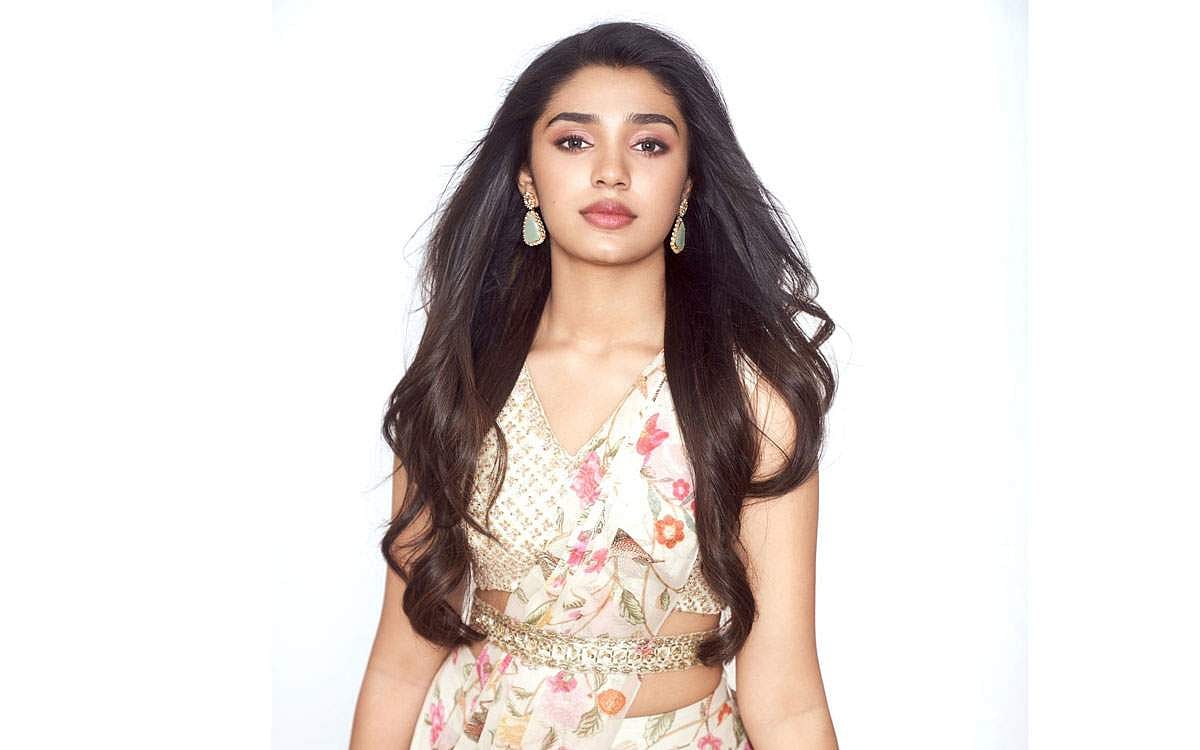 அழகு பதுமையாய் ஜொலிக்கும் கீர்த்தி ஷெட்டி.