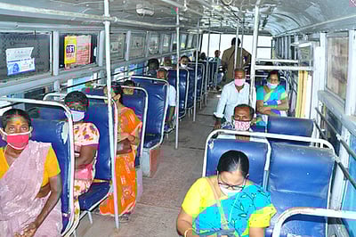 பேருந்தில் பயணிக்கும் பயணிகளை கனிவுடன் நடத்த வேண்டும்: போக்குவரத்துத்துறை 