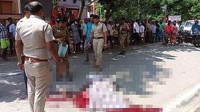 போடியில் தனியார் தங்கும் விடுதி உரிமையாளர் வெட்டிக் கொலை: பட்டப் பகலில் கொடூரம்!