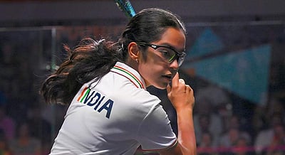 ரசிகர்களை ஈர்த்த 14 வயது இந்திய ஸ்குவாஷ் வீராங்கனை (விடியோ)