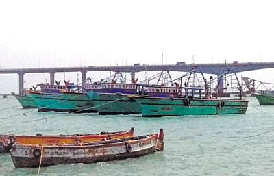 8 நாள்களுக்குப் பின் கடலுக்குச் சென்ற ராமேஸ்வரம் மீனவர்கள்