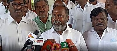 'பிரதமருடன் முதல்வர் காட்டிய நெருக்கம் மக்களை ஏமாற்றும் செயல்': ஆர்.பி.உதயகுமார்