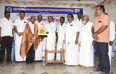 'வரலாறுகளைத் தெரிந்துகொள்ளும் வகையில் பேராசிரியர்கள்  புத்தகங்களை எழுத வேண்டும்'