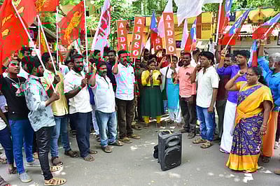 அக்னிபத் திட்டத்துக்கு எதிா்ப்பு:இடதுசாரி மாணவா் அமைப்புகள் கண்டன ஆா்ப்பாட்டம்
