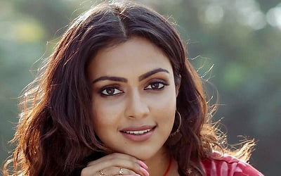 அமலா பால் கியூட் போஸ்