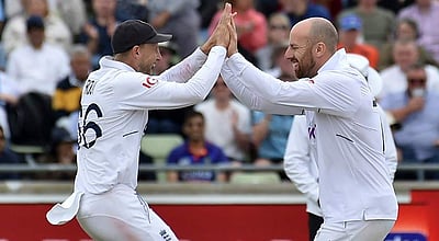 கடைசி டெஸ்டில் இங்கிலாந்துக்கு 378 ரன்கள் இலக்கு