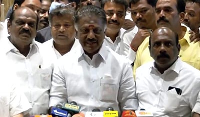 பொதுக்குழு: தனி நீதிபதியை அணுக பன்னீர்செல்வம் தரப்புக்கு அறிவுறுத்தல்