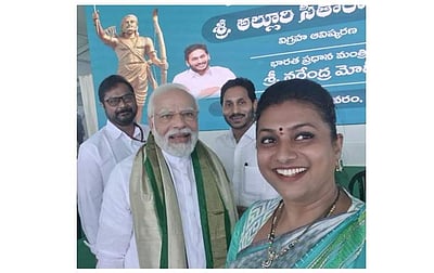 பிரதமர் மோடியுடன் சுயபடம் எடுத்துக்கொண்ட நடிகை ரோஜா (விடியோ)