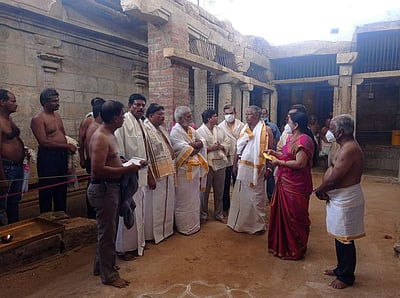 திருக்குறுங்குடி அழகிய நம்பிராயர் கோயிலை பார்வையிட்டார் அமைச்சர் சேகர்பாபு