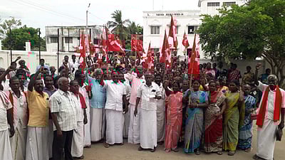 வேதாரண்யத்தில் நூறு நாள் வேலைத் திட்டத் தொழிலாளர்கள் ஆர்ப்பாட்டம்
