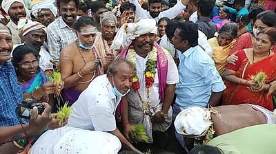 கோவையில்  சித்திரமேழி பொன்னேர் நாற்று நடும் திருவிழா