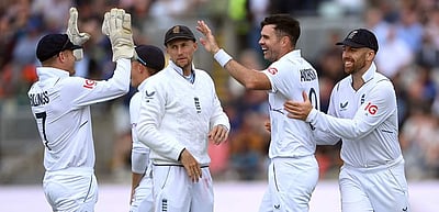 இங்கிலாந்து அணியின் விஸ்வரூபத்துக்கு இவரே காரணம்: முன்னாள் கேப்டன் பாராட்டு