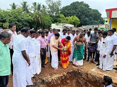 வேளாண் விரிவாக்க மையக் கட்டடம் கட்ட அடிக்கல்