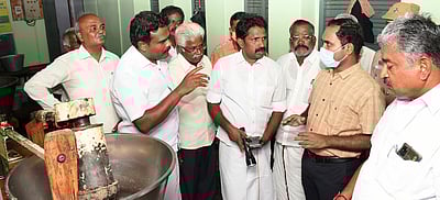 சிங்கம்புணரியிலிருந்து 4 ஆயிரம் லிட்டா் எண்ணெய் வெளிநாடுகளுக்கு ஏற்றுமதி