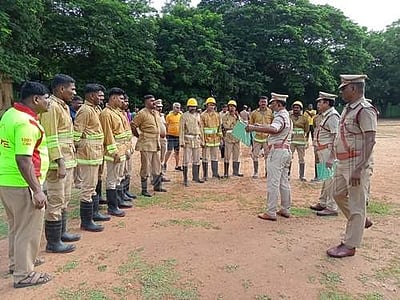 ஈரோட்டில் 9 மாவட்ட தீயணைப்பு வீரர்களுக்கு மண்டல அளவிலான விளையாட்டு போட்டி தொடங்கியது!