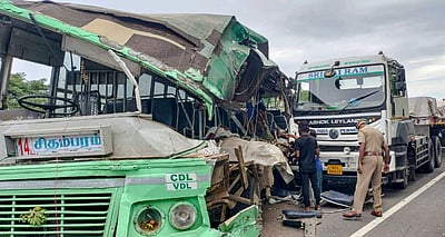 செங்கல்பட்டு அருகே பேருந்தும் லாரியும் மோதி விபத்து: 6 பேர் பலி