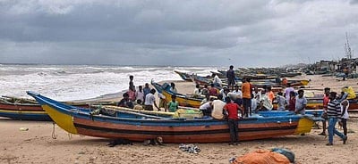 இலங்கை கடற்படையால் கைது செய்யப்பட்ட மீனவா்கள் 12 பேர் விடுதலை!