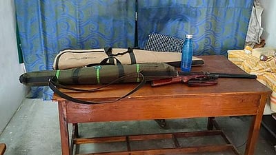 விளாத்திகுளம் அருகே வாகன சோதனையில் துப்பாக்கி பறிமுதல்