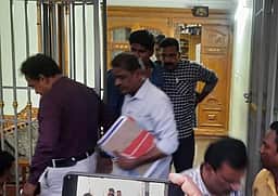 குடிநீா் வடிகால் வாரிய ஒப்பந்ததாரா் வீட்டில் லஞ்ச ஒழிப்புத் துறையினா் சோதனை
