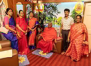 மேல்மருவத்தூரில் துா்கா ஸ்டாலின் தரிசனம்