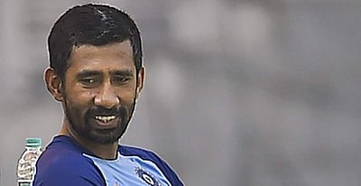 அணி மாறினார் சஹா