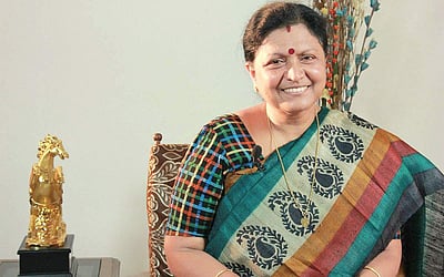 அம்மா என்பவள்...