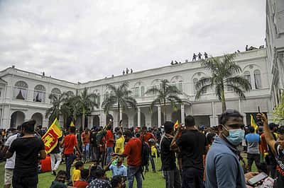 இலங்கையில் மக்கள் போராட்டம் - புகைப்படங்கள்