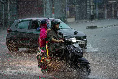 நீலகிரி மாவட்டத்தில் கனமழை எச்சரிக்கை: பள்ளி, கல்லூரிகளுக்கு இன்று விடுமுறை 