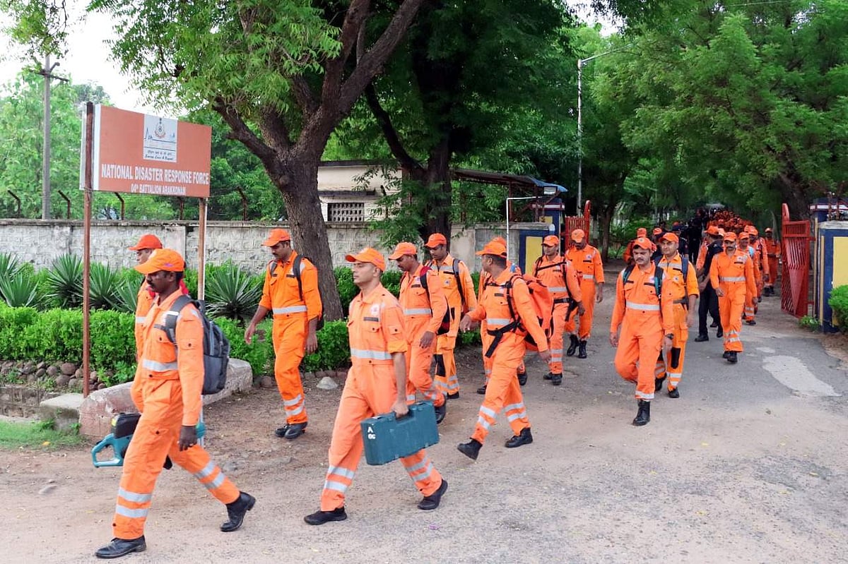 தேசிய பேரிடர் மீட்புப் பணியாளர்களை இலங்கைக்கு அனுப்பிய இந்தியா!