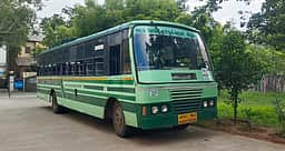 அரசுப் பேருந்தில் இருந்து தவறி விழுந்த பள்ளி மாணவி: காலில் சக்கரம் ஏறியதால் பலத்த காயம்
