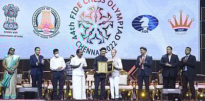 கண்கவா் கலை நிகழ்ச்சிகளுடன் செஸ் ஒலிம்பியாட் போட்டி நிறைவு: வெற்றியாளா்களுக்கு கோப்பைகளை வழங்கினாா் முதல்வா் மு.க.ஸ்டாலின்