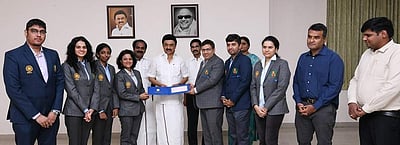 இந்திய செஸ் அணிகளுக்குப் பரிசுத்தொகையை வழங்கிய தமிழக முதல்வர்