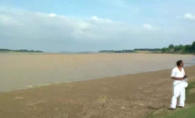 யமுனையில் படகு கவிழ்ந்து விபத்து: 4 பேர் பலி