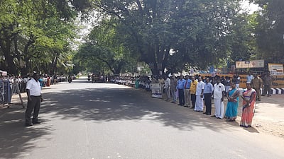 போதைப்பொருள் தடுப்பு விழிப்புணா்வு மனிதச் சங்கிலி