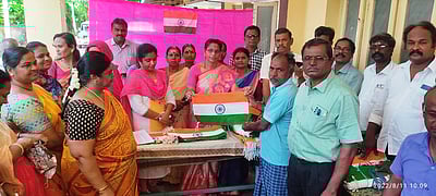 அரக்கோணம்: வீடுதோறும் சுதந்திர கொடி விற்பனை தொடக்கம்