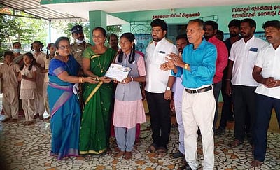 குறுவட்ட அளவிலான டேபிள் டென்னிஸ் போட்டி: அரசுப் பள்ளி மாணவா்கள் பங்கேற்பு