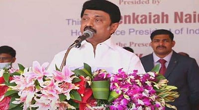 சாதனைப் புத்தகத்தில் போதைப் பொருள் தடுப்பு உறுதிமொழி: முதல்வரிடம் சான்றிதழ்கள் ஒப்படைப்பு