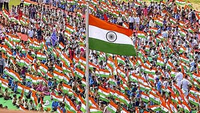 10 நாள்களில் 1 கோடி தேசியக் கொடிகளை விற்பனை செய்த அஞ்சல் துறை
