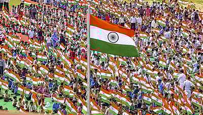 10 நாள்களில் 1 கோடி தேசியக் கொடிகளை விற்பனை செய்த அஞ்சல் துறை