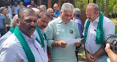 முல்லைப் பெரியாறு அணையில் 13 மரங்களை வெட்ட மத்திய வனத்துறை அமைச்சரிடம் விவசாயிகள் மனு