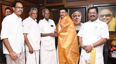 முதல்வர் ஸ்டாலினுடன் இந்திய கம்யூ. மூத்த தலைவர் நல்லகண்ணு சந்திப்பு