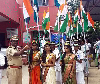 ஆம்பூரில்  விழிப்புணா்வு ஊா்வலம்