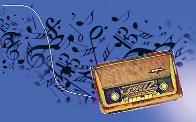 அவளொரு நவரச நாடகம்