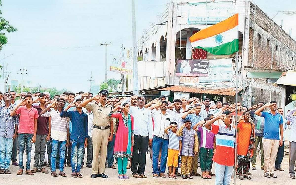 தினமும்  தேசிய கீதம் ஒலிக்கும் ஜம்மிகுண்டா!