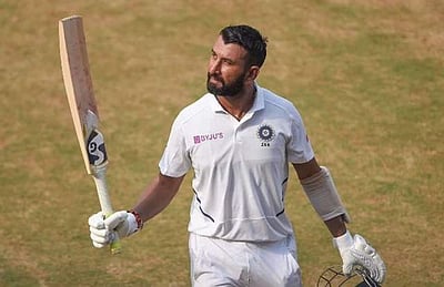 ஒரே ஓவரில் 22 ரன்களை அடித்த புஜாரா! (விடியோ) 